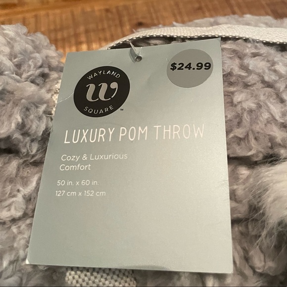 Sherpa Throw Blanket - Picture 2 of 2